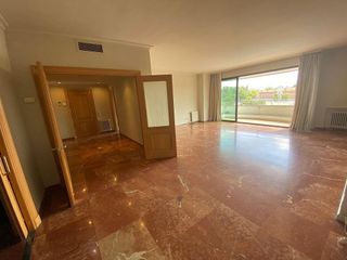 Piso en alquiler en Los Remedios en Sevilla