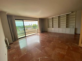 Piso en alquiler en Los Remedios en Sevilla