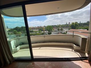 Piso en alquiler en Los Remedios en Sevilla
