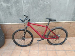 Bicicleta de Montaña Roja