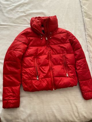 Cazadora acolchada roja