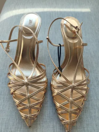 Zapatos dorados Zara Talla 38