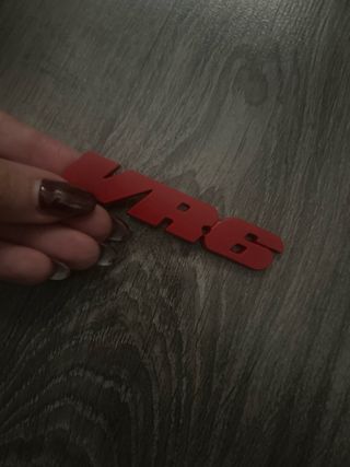 Emblemas VR6 (Rojo, Plata, Negro)
