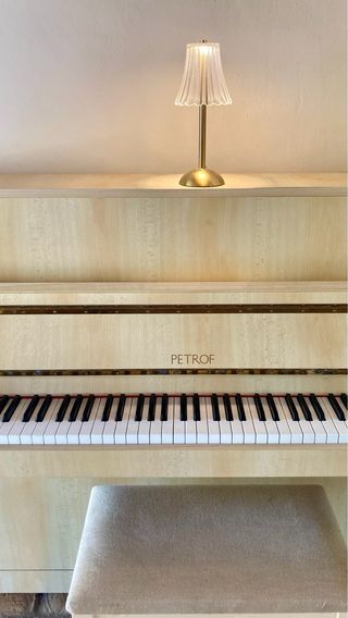 Piano Petrof 115