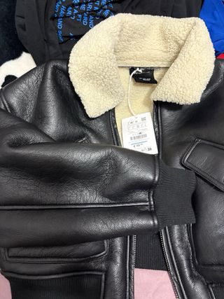 Chaqueta aviador negra y beige