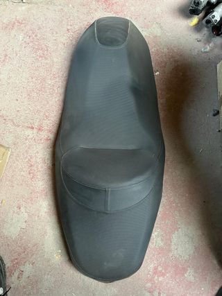 Asiento Xmax 125 300 400 2017-2022 codigo B