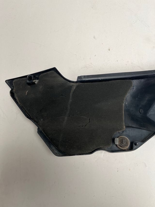 Tapa Lateral sin llave Kawasaki KLE 500