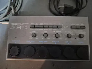 Yamaha MR10 Drum Machine Analogica