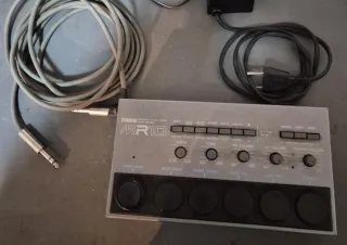 Yamaha MR10 Drum Machine Analogica