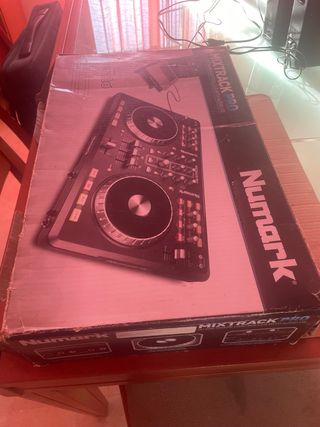 Controlador DJ Numark Mixtrack Pro(serato lite)
