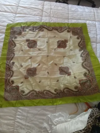 Foulard fantasia verde e multicolor