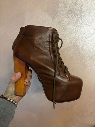 Stivali con tacco e plateau marroni