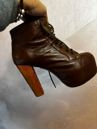 Stivali con tacco e plateau marroni