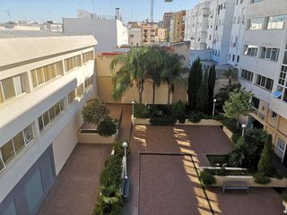 Oficina en alquiler en La Buhaira en Sevilla