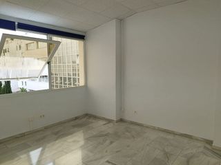 Oficina en alquiler en La Buhaira en Sevilla