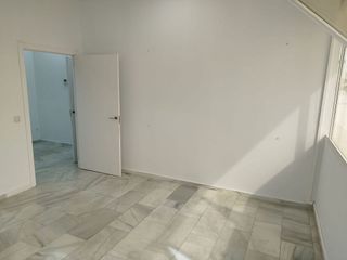 Oficina en alquiler en La Buhaira en Sevilla
