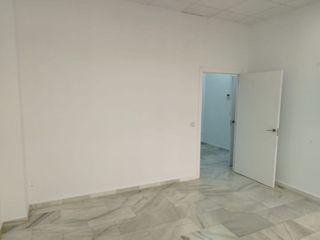Oficina en alquiler en La Buhaira en Sevilla