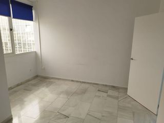 Oficina en alquiler en La Buhaira en Sevilla