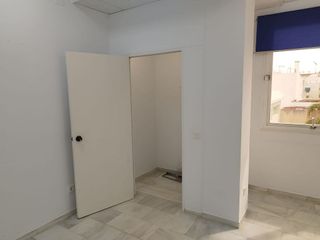 Oficina en alquiler en La Buhaira en Sevilla