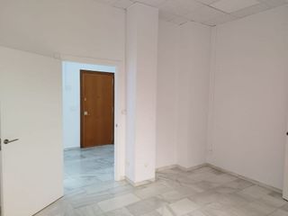 Oficina en alquiler en La Buhaira en Sevilla