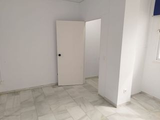 Oficina en alquiler en La Buhaira en Sevilla