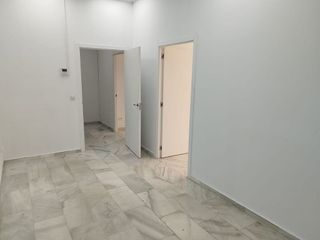 Oficina en alquiler en La Buhaira en Sevilla