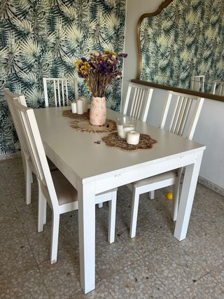 Mesa comedor extensible y 4 sillas madera y tela