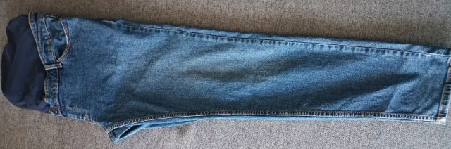 Vaqueros pitillo maternidad.