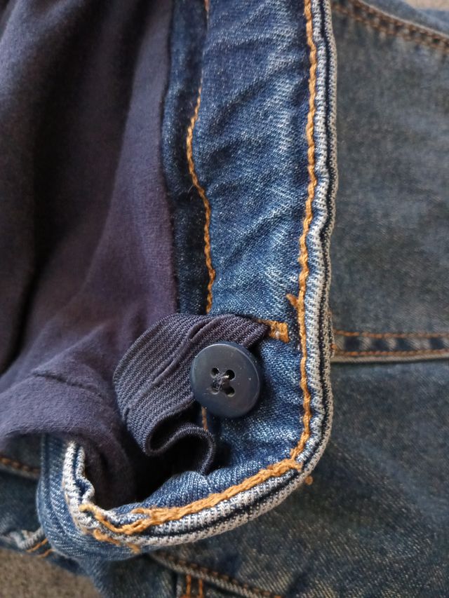 Vaqueros pitillo maternidad.