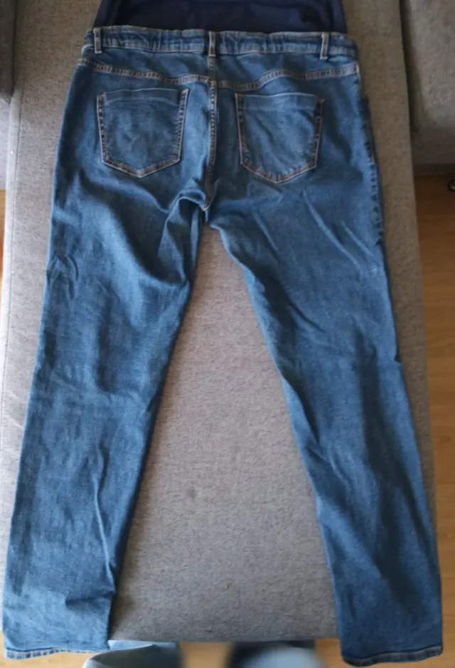 Vaqueros pitillo maternidad.