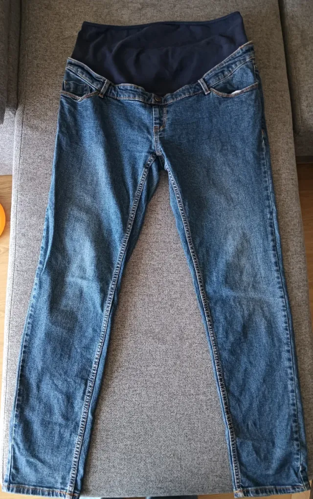 Vaqueros pitillo maternidad.