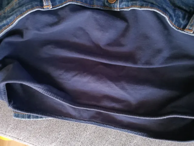 Vaqueros pitillo maternidad.