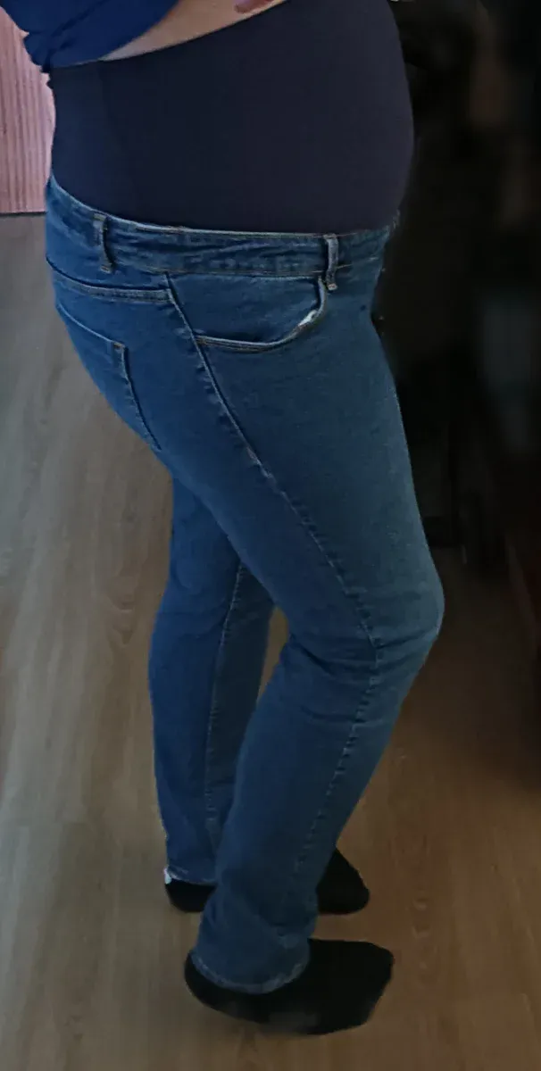 Vaqueros pitillo maternidad.