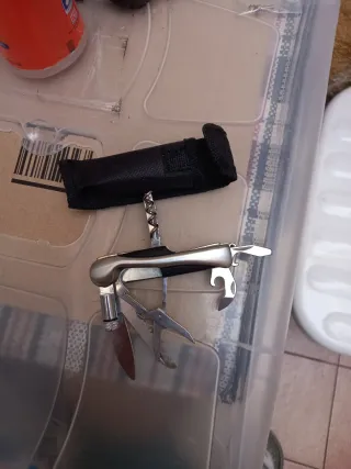 Navaja multiusos con funda