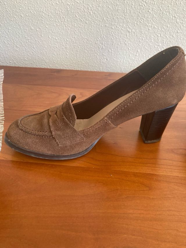 Zapatos de tacón marrones para mujer