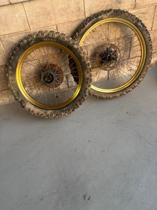 Ruedas Rieju RR Doradas con Frenos