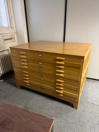 Mueble archivador de madera