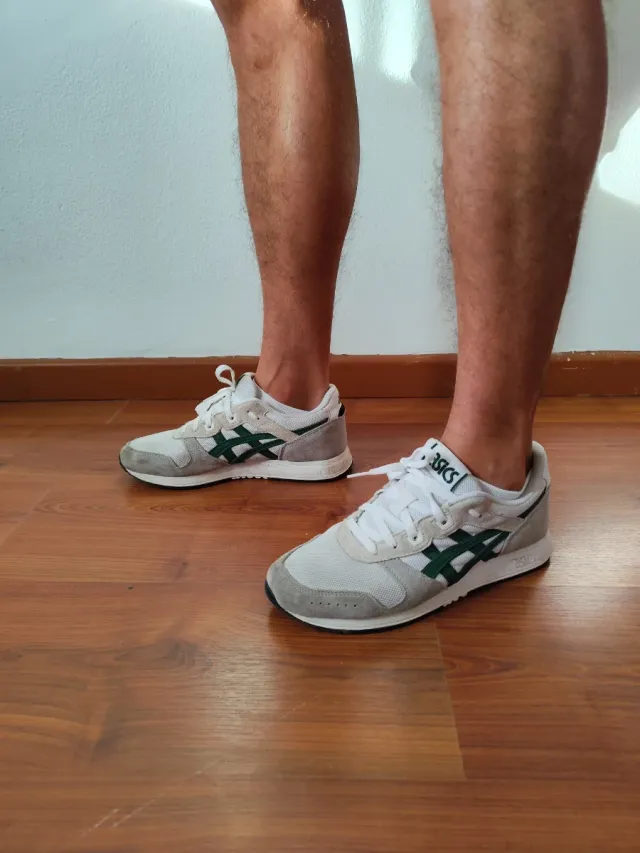 Zapatillas Asics blancas y verdes Talla 42