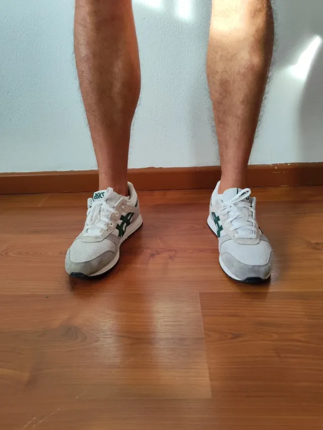 Zapatillas Asics blancas y verdes Talla 42
