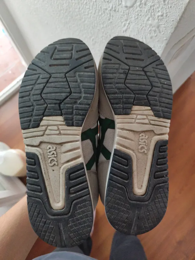 Zapatillas Asics blancas y verdes Talla 42