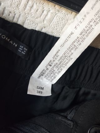 Pantalón negro de pinzas Zara negro talla 38 mujer