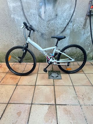 Bicicleta BTWIN blanca