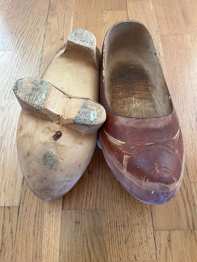 Zuecos asturianos de madera