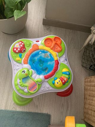Mesa de actividades infantil