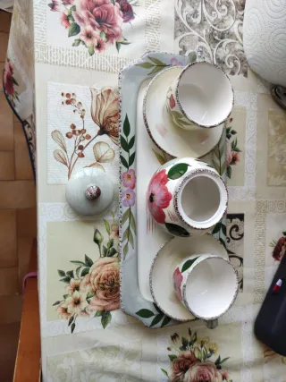 Servizio da tè in ceramica decorato