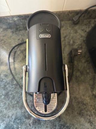 Cafetera Nespresso + cápsulas (opcional)