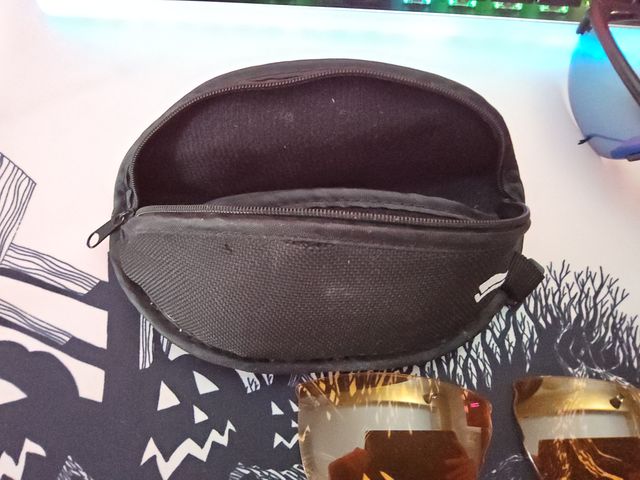 Occhiali sportivi con 2 lenti di ricambio