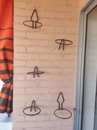 Soportes de metal en negro para macetas exterior