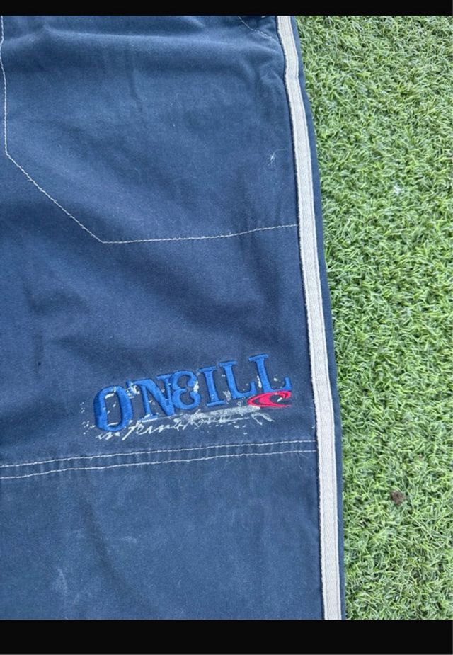 Pantalón O'Neill azul con raya lateral
