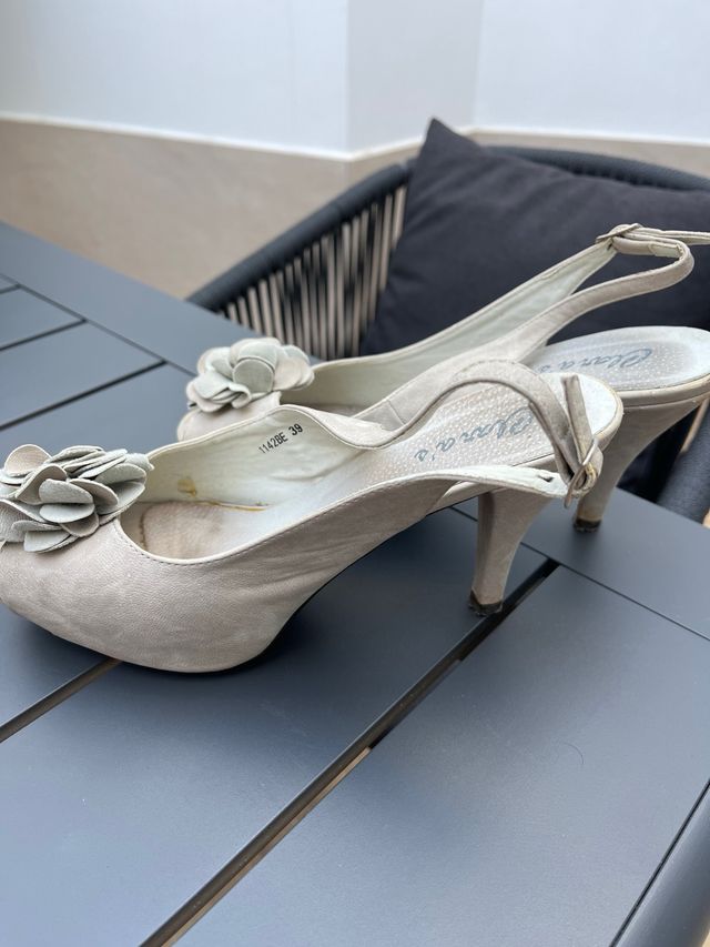 Zapatos de tacón Clara's beige talla 39